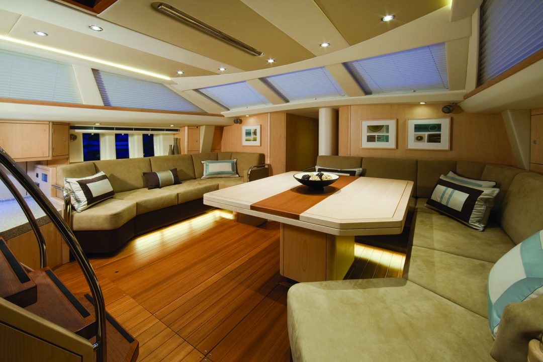 yacht-lusso-con-interni-alcantara-oyster-sailing-1080x720